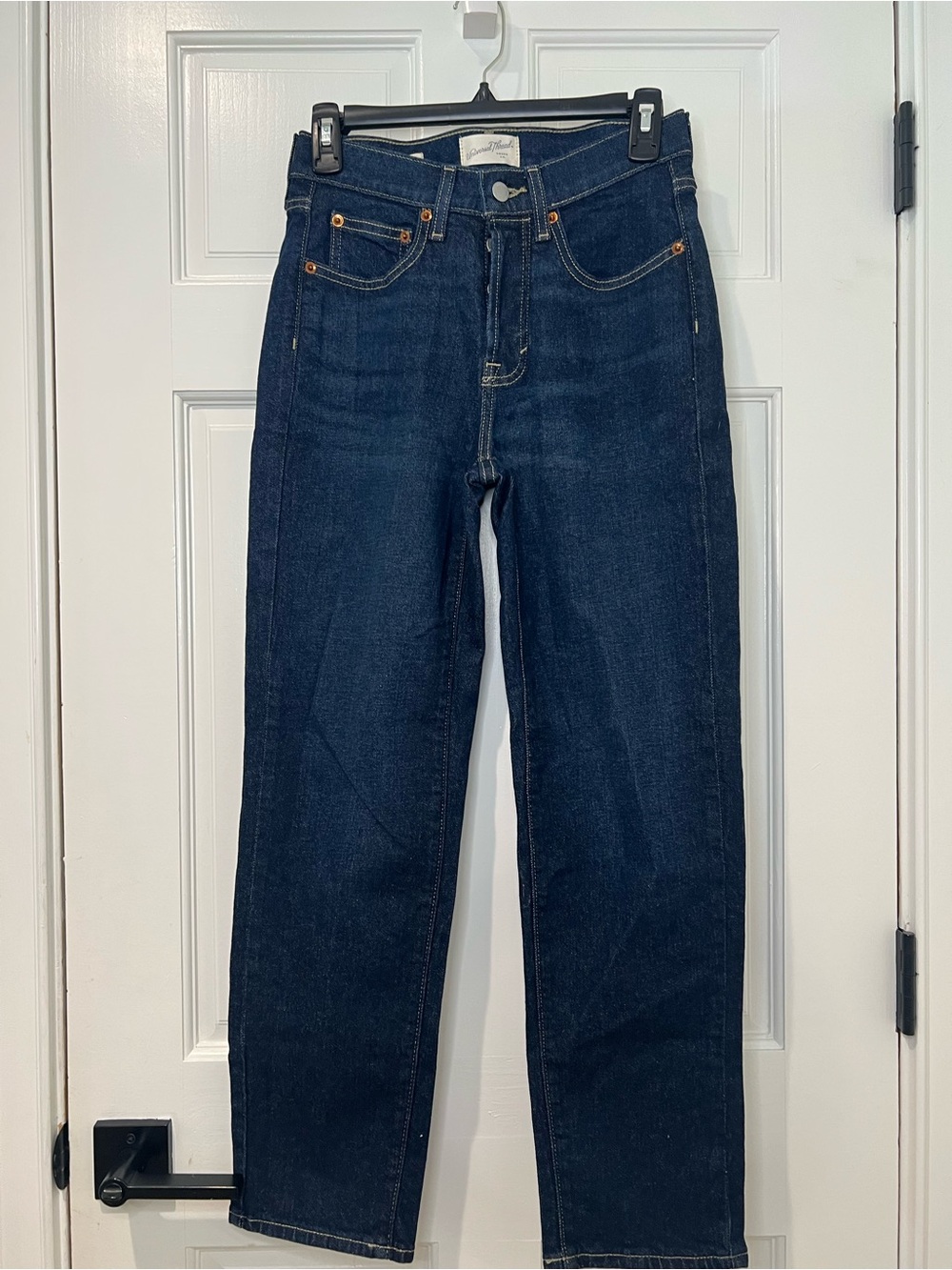Universal Thread Women’s mid rise 80s Slim Button Fly Jeans size 4